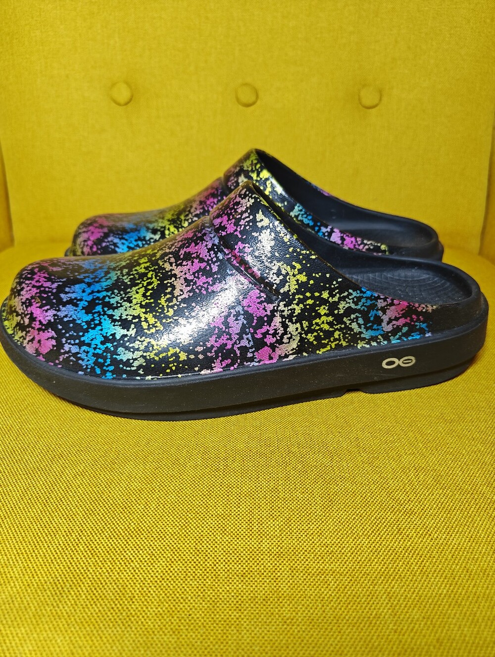 OOFOS  OOCLOOG Limited 80s Arcade Rainbow Comfort Recovery Clogs Women's 11/Men9